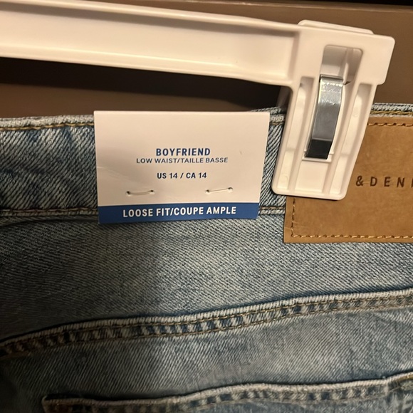 H&M boyfriend low waist distressed jeans - Picture 4 of 5